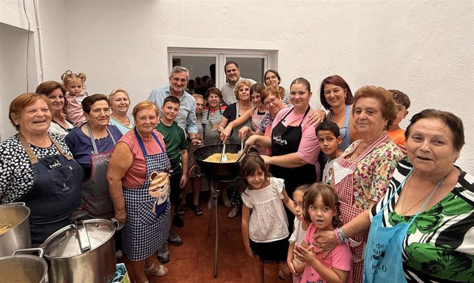 El encuentro intergeneracional impulsado por la Diputación Provincial de Almería contó con migas y roscos tradicionales.