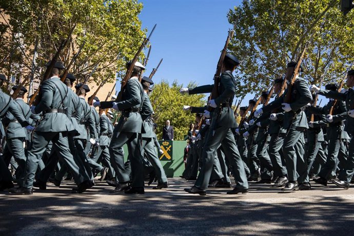 El ministro del Interior, Fernando Grande-Marlaska (c), preside el acto central de celebración de la festividad de la Virgen del Pilar, Patrona de la Guardia Civil, a 5 de octubre de 2025, en Cuenca, Castilla-La Mancha (España). La ceremonia cuenta con un