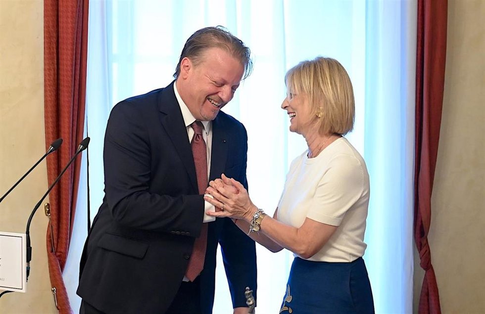 La alcaldesa de Jerez, María José García-Pelayo, junto al alcalde de Rabat Cittá Victoria (Malta),  Brian Azzopardi.