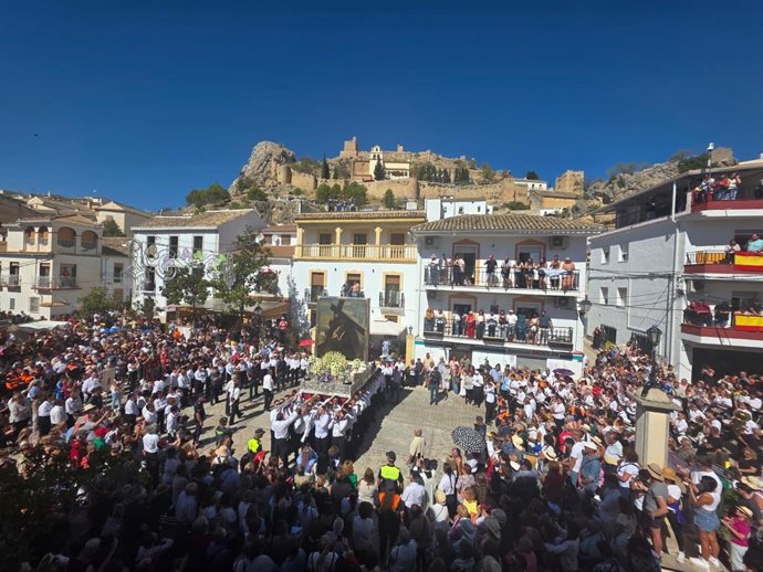La Romería del Cristo del Paño de Moclín (Granada) en el centro del pueblo.