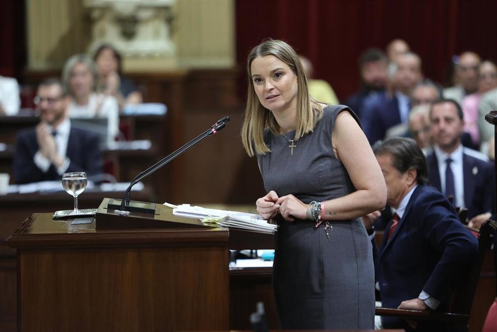 Archivo - La presidenta del Govern Balear, Marga Prohens, en el Parlament. Archivo. 