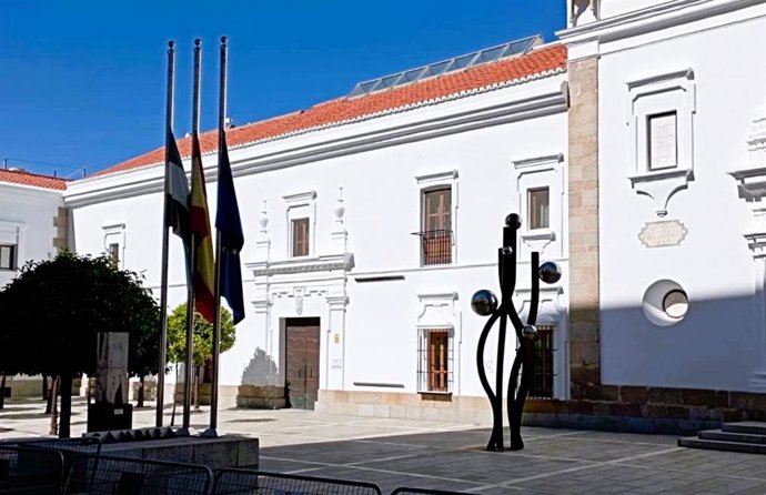 Banderas a media asta en la Asamblea de Extremadura