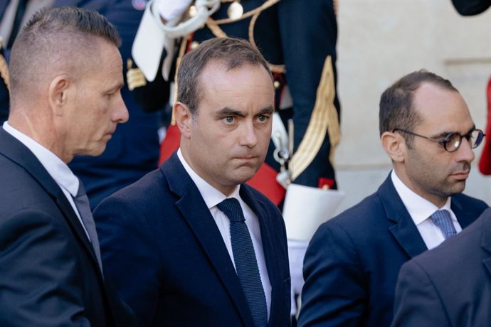10 de setembro de 2025, Paris, França, França: Cerimônia de entrega no Hotel Matignon entre o primeiro-ministro que está deixando o cargo e seu sucessor Sebastien Lecornu POLITIQUE, MATIGNON, PREMIER MINISTRE.