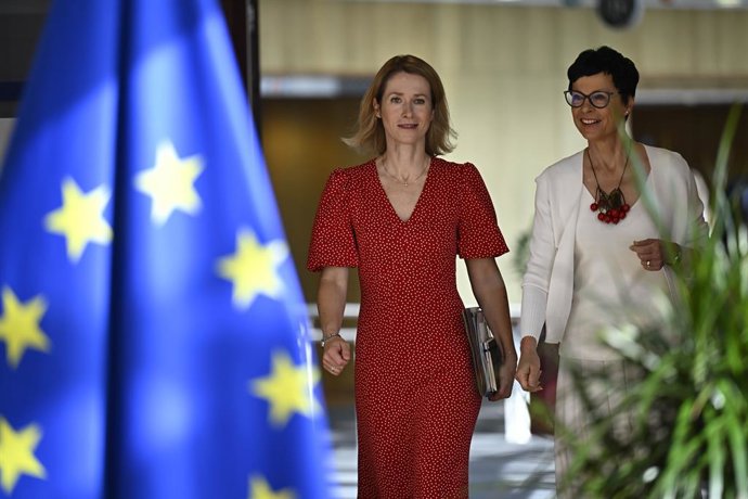Archivo - Arquivo - 2 de julho de 2025: Kaja Kallas, Alta Representante para Assuntos Externos e Política de Segurança e Vice-Presidente da Comissão Europeia (à esq.) e Marta Kos, Comissária da UE para o Alargamento, chegam antes da reunião semanal do Col