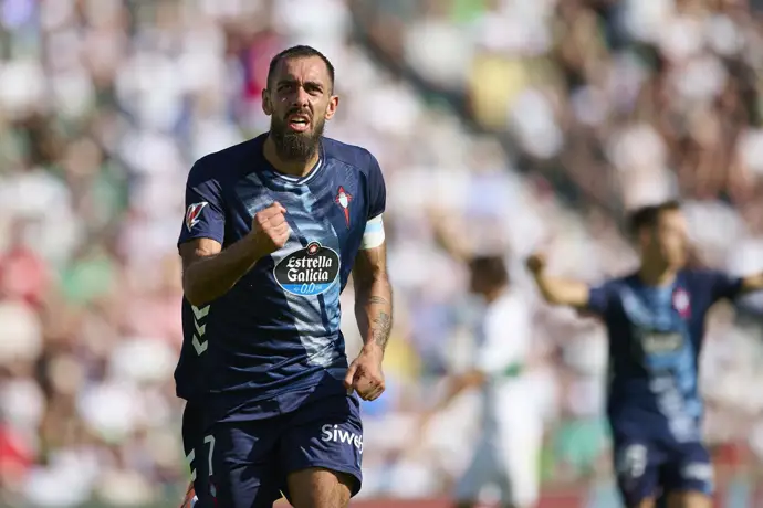 Borja Iglesias celebra un gol con el RC Celta en LaLiga EA Sports 25-26