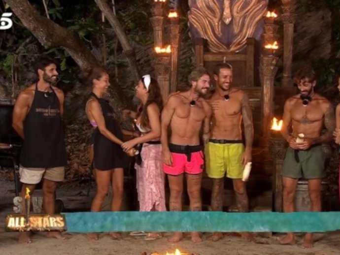 TONY SPINA Y MARTA PEÑATE ANUNCIAN SU BODA EN 'SUPERVIVIENTES ALL STARS'