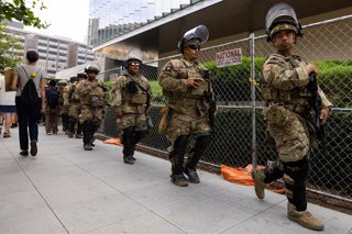 Archivo - June 14, 2025, Los Angeles, California, USA: National Guard at the No Kings day protest in Los Angeles during the ongoing Immigration and Customs Enforcement ICE raids.