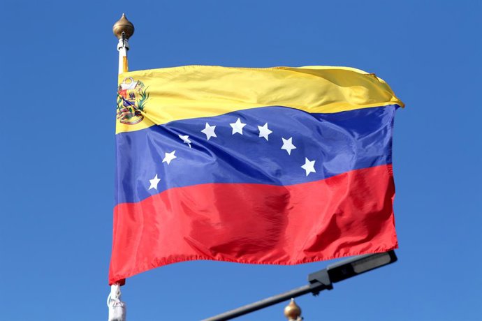Archivo - Arquivo - 9 de junho de 2024, São Petersburgo, Rússia: A bandeira da República Bolivariana da Venezuela vista na galeria de bandeiras dos países participantes no âmbito do Fórum Econômico Internacional de São Petersburgo 2024