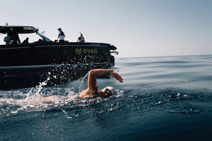 Extreme swimmers Nathalie Pohl and Andy Donaldson not only circumnavigated Ibiza and set a new world record, but also raised over EUR150,000 for a good cause