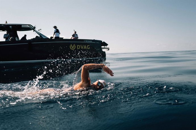 Extreme swimmers Nathalie Pohl and Andy Donaldson not only circumnavigated Ibiza and set a new world record, but also raised over EUR150,000 for a good cause
