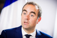 Dimite el primer ministro de Francia un día después de formar Gobierno