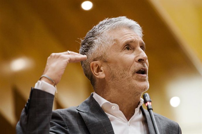 El ministro del Interior, Fernando Grande Marlaska, durante una sesión de control al Gobierno en el Senado, a 16 de septiembre de 2025, en Madrid (España). El Gobierno se enfrenta una semana más a una sesión de control en la que responderá a las preguntas