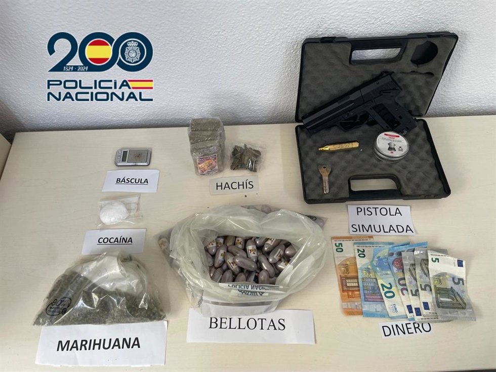 Efectos intervenidos en la operación por la que se ha desmantelado un punto de venta de drogas en Alicante