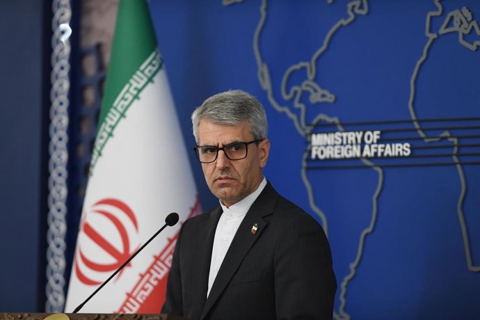 Archivo - El portavoz del Ministerio de Exteriores de Irán, Esmaeil Baqaei, durante una rueda de prensa en la capital, Teherán (archivo)