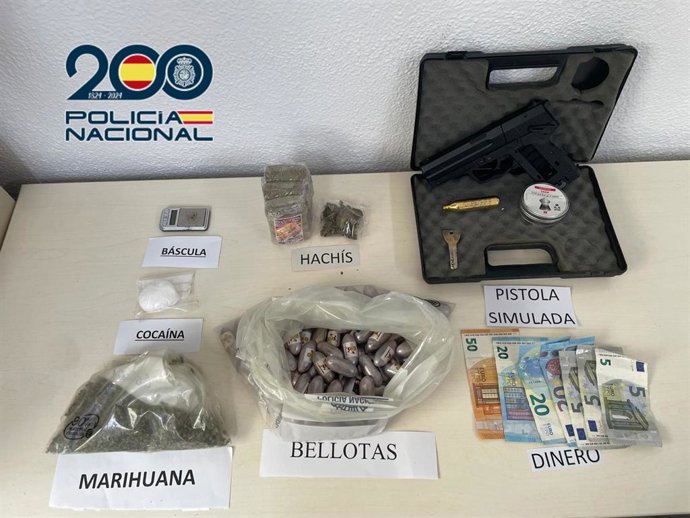 Efectes intervinguts en l'operació per la qual s'ha desmantellat un punt de venda de drogues a Alacant