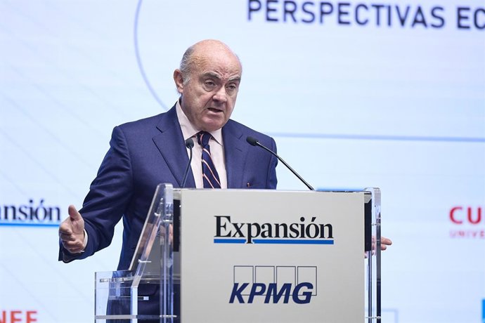 El vicepresidente del Banco Central Europeo (BCE), Luis de Guindos, interviene durante el XVI Encuentro Financiero del sector bancario, organizado por 'Expansión', KPMG, American Express y Cunef Universidad, en el auditorio El Beatriz, a 6 de octubre de 2