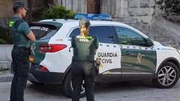 Dos agentes de la Guardia Civil.