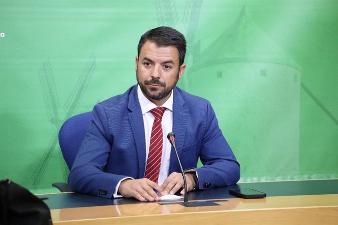 Archivo - El portavoz del Grupo Parlamentario Vox, Iván Sánchez