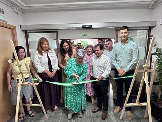 Inauguración en Valverde del Camino (Huelva) de las obras de reforma y renovación del mobiliario realizadas en el Centro de Participación Activa (CPA) del municipio.