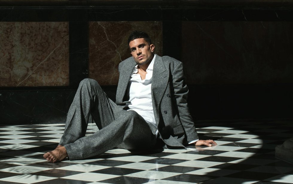 El jugador del Real Betis Marc Bartra en un reportaje para la revista madmenmagazine.com.