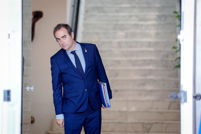 Archivo - FILED - 29 August 2025, France, Toulon: Sebastien Lecornu, Minister of Defense in France, takes part in the Franco-German government meeting on economic and security policy. French President Emmanuel Macron named defence minister Sébastien Lecor