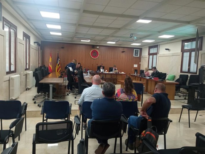 Los acusados, en la última sesión del juicio en la Audiencia Provincial.