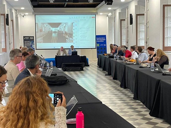 La Diputación de Málaga acoge unas jornadas centradas en la certificación europea de ciberseguridad a cuya presentación ha asistido el vicepresidente Manuel Marmolejo