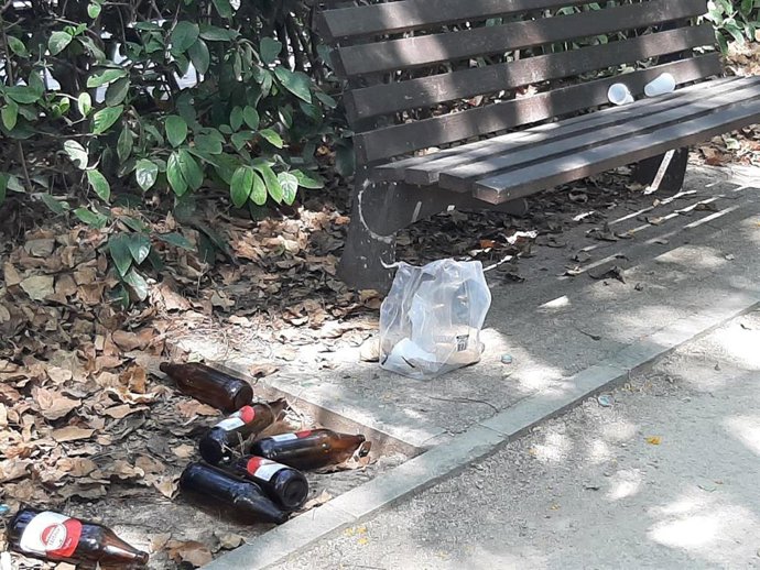 Archivo - Restos de botellón 