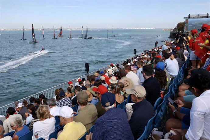 Imagen de veleros de la regata SailGP en aguas de Cádiz este pasado domingo 5 de octubre.