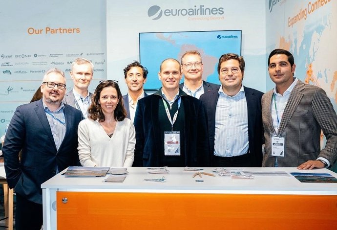 Parte del equipo directivo de Euroairlines.