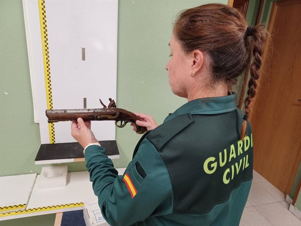 Arma intervenida por la Guardia Civil.