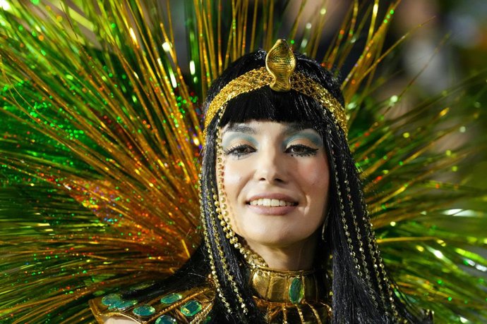 Recurso de trajes femininos de inspiração egípcia