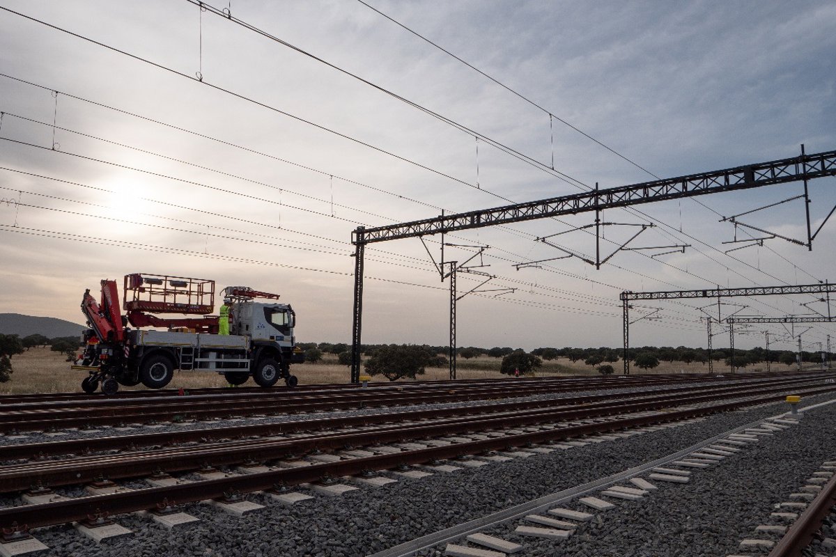 Transportes adjudica por 41,7 millones la electrificación del tramo Talayuela-Plasencia de la alta velocidad extremeña