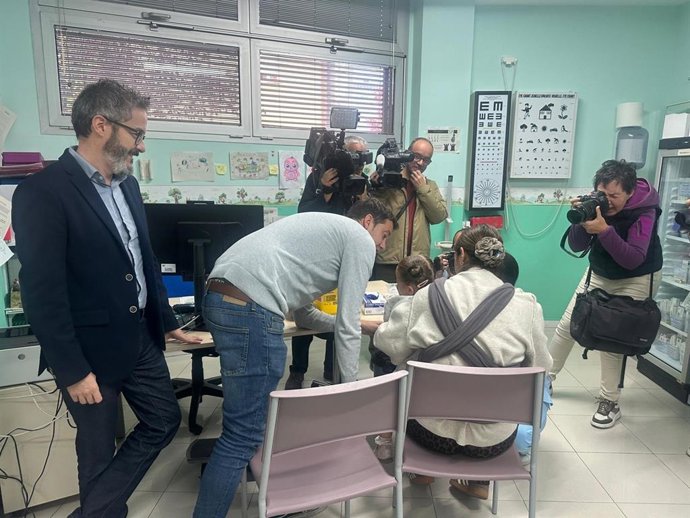 El Viceconsejero De Salud, Gontzal Tamayo, En El Arranque De La Vacunación En El Centro De Saliud De Olarizu De Vitoria-Gasteiz.