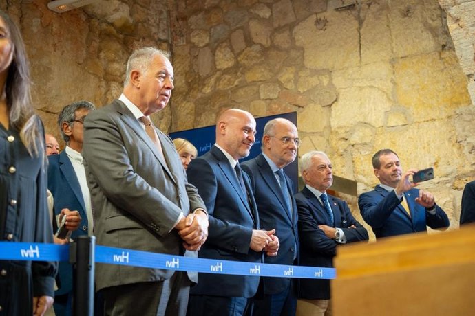 Las autoridades durante la celebración del 25 aniversario del conjunto arqueológico de Tàrraco como Patrimonio Mundial por la Unesco.