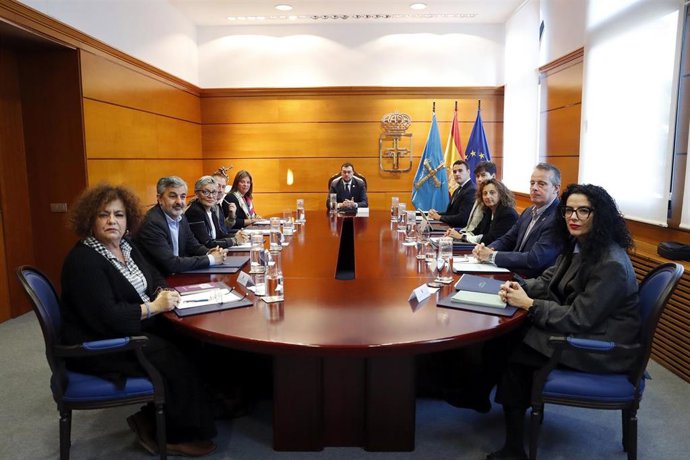 Reunión del Consejo de Gobierno del Principado de Asturias encabezada por el presidente Adrián Barbón.