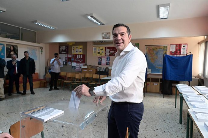Archivo - ATHENS, May 21, 2023  -- Alexis Tsipras, leader of Greece's main opposition party, SYRIZA-Progressive Alliance, casts his vote in Athens, Greece, on May 21, 2023. Greeks living in Greece started casting their ballots for the general elections on