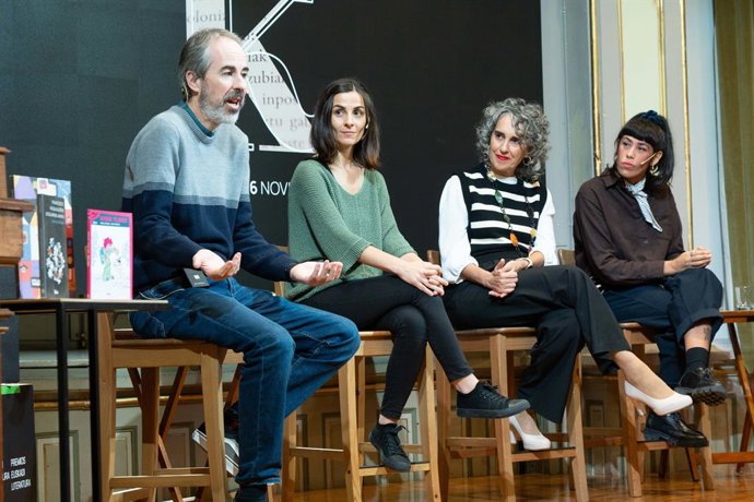 Ezkerretik eskuinera: Unai Elorriaga, Karmele Mitxelena, Ibone Bengoetxea eta Maite Rosende