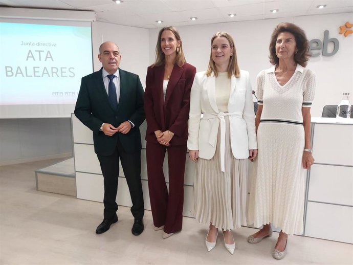 (I-D) El Presidente De ATA, Lorenzo Amor; La Presidenta De ATA-Baleares, Magdalena Comas; La Presidenta Del Govern, Marga Prohens, Y La Presidenta De CAEB, Carmen Planas, En La Presentación De La Nueva Junta Directiva De ATA-Baleares