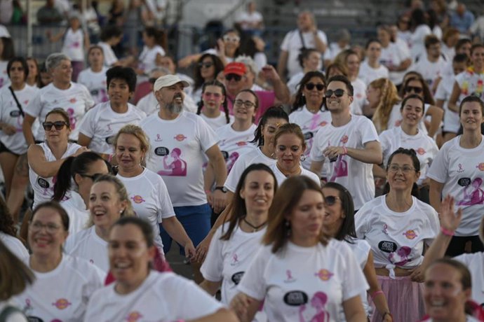 La IX edición de ‘Zumbando’ bate récord de recaudación con más de 20.000 euros obtenidos para la lucha contra el cáncer de mama.