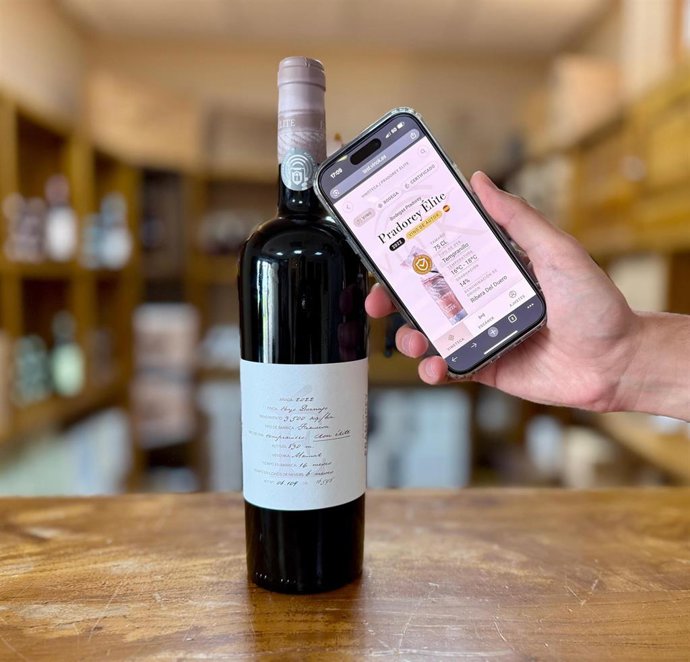 Botella de Pradorey con tecnología 'blockchain'