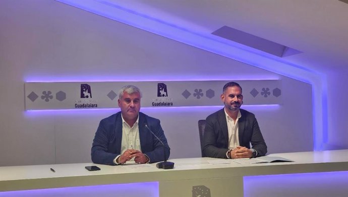 El concejal de Urbanismo, Alfonso Esteban, y el concejal de Infraestructuras, Santiago López Pomeda.