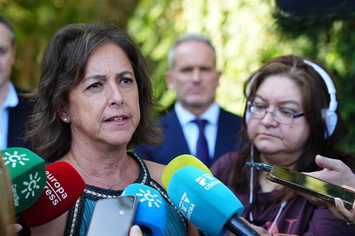 Catalina García atiende a los periodistas en Córdoba.