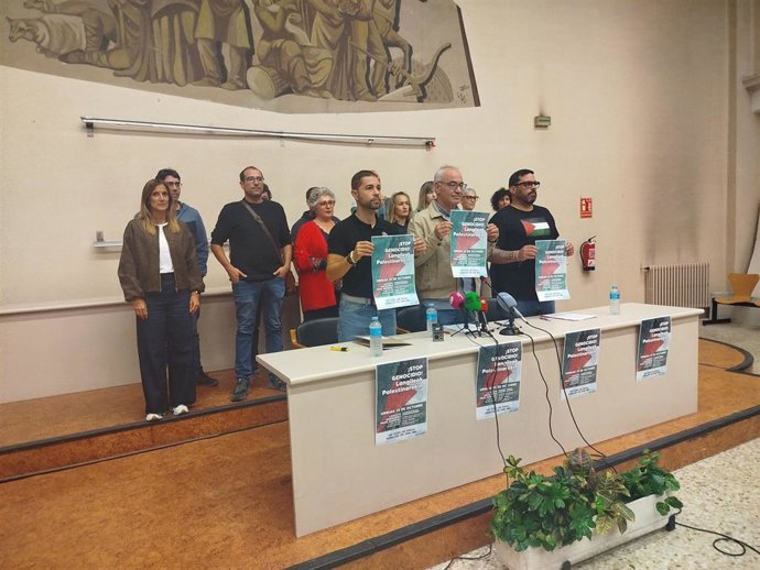 Imagen de la rueda de prensa de los sindicatos UGT, CCOO, LAB, ESK, Steilas, CGT e Hiru