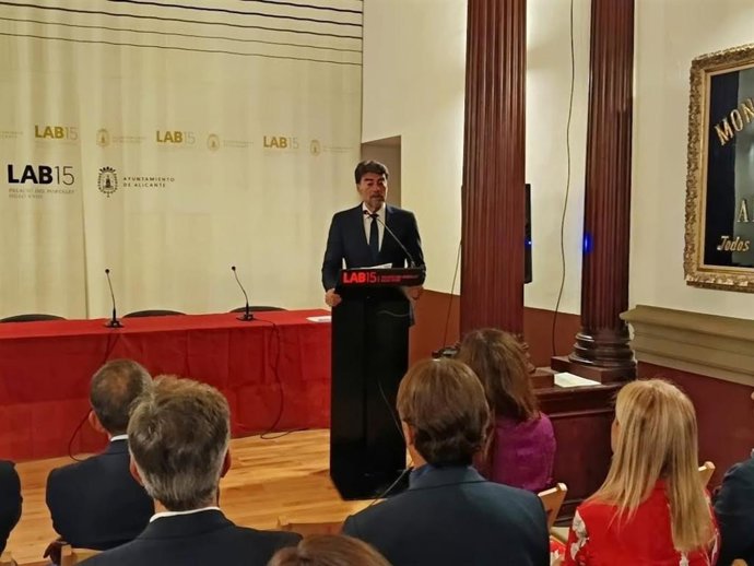 El alcalde de Alicante, Luis Barcala, en la inauguración de la jornada de debate celebrada con motivo de la reunión de la comisión de Turismo de la FEMP en la ciudad
