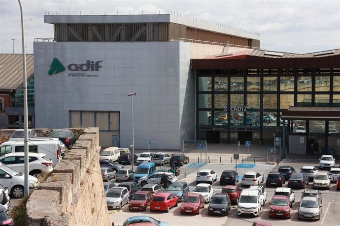 Archivo - Estación de tren de Cádiz capital en una imagen de archivo.