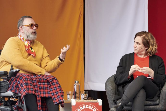 Archivo - Bob Pop i Ada Colau en una imatge d'arxiu