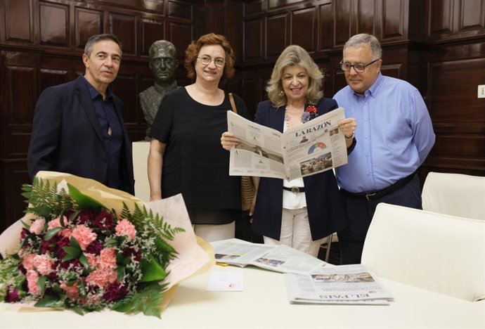 La delegada de Economía, Innovación y Hacienda, Engracia Hidalgo, se reúne con representantes de la Asociación de Vendedores Profesionales de Prensa de Madrid (AVPPM).