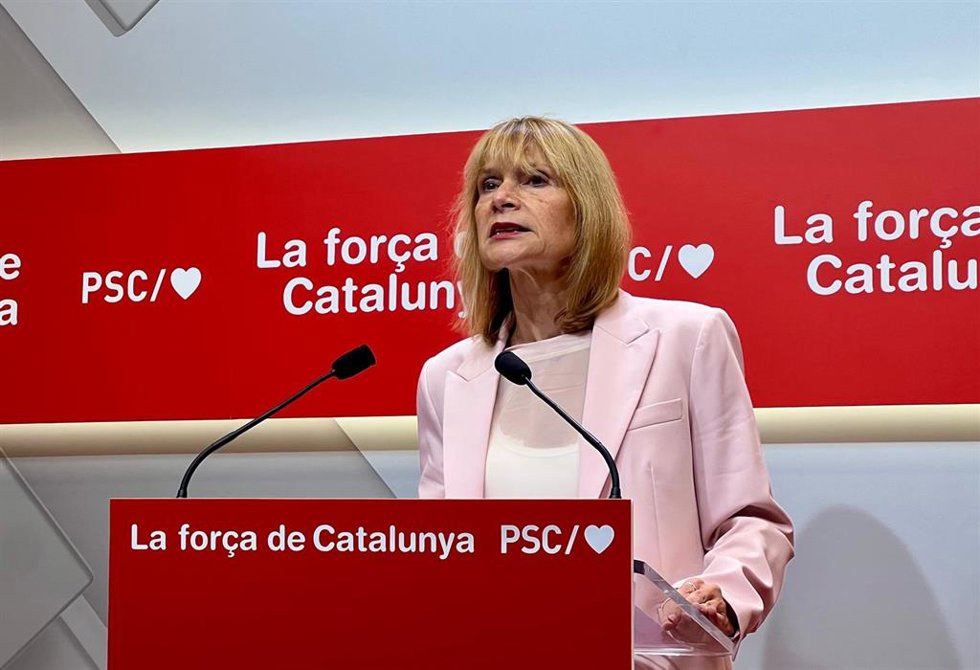 La viceprimera secretaria y portavoz del PSC, Llusa Moret, en una rueda de prensa desde la sede del partido