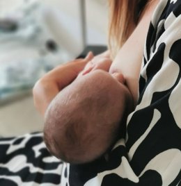 Imagen de archivo de lactancia materna.